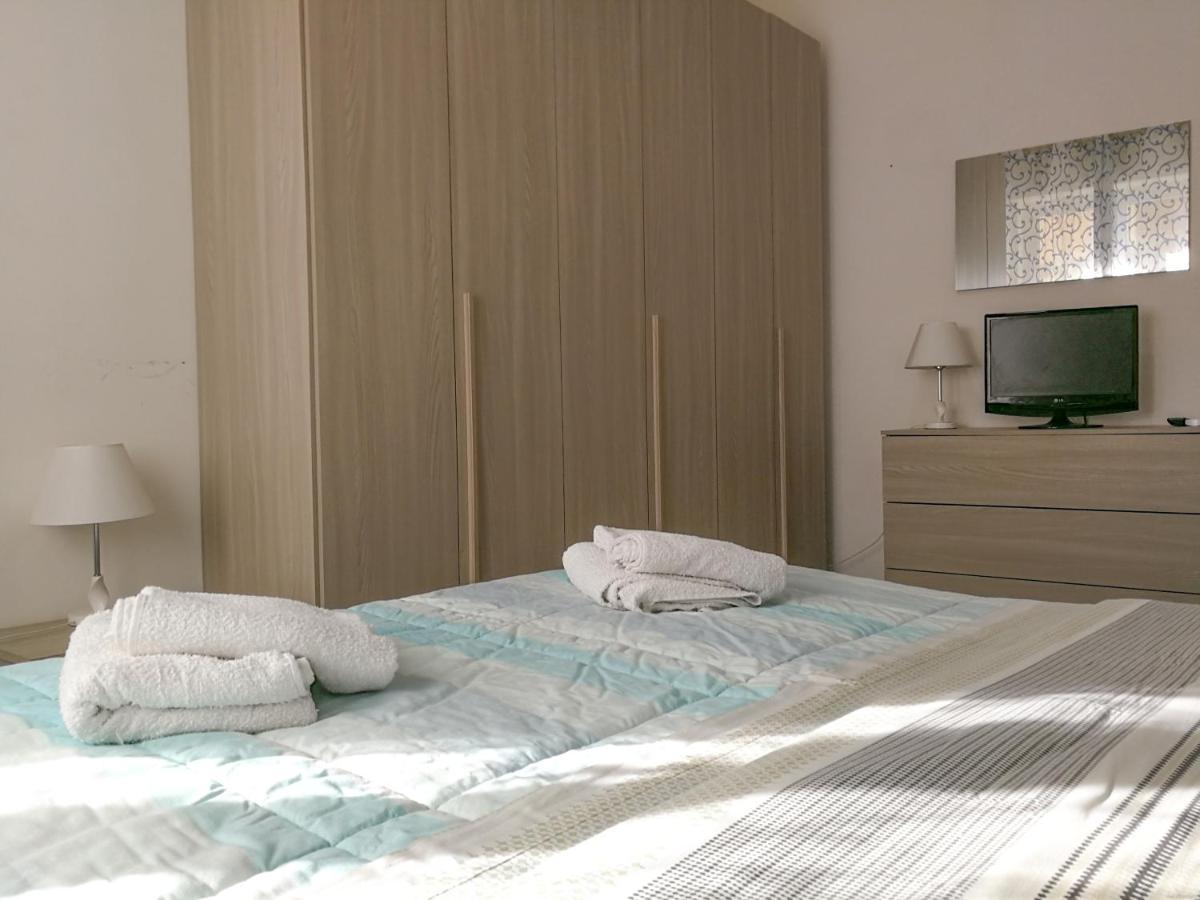 Metro Guest House Napels Buitenkant foto